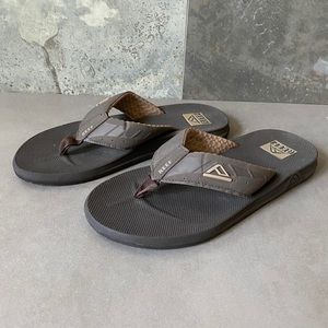 2 Pairs Reef Sandals